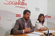 Los socialistas David Jurado yEsther Peña.-ECB