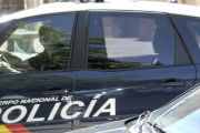 El acusado, en la parte de atrás del vehículo policial, durante su traslado a la cárcel de Soria.-Valentín Guisande