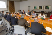Un momento de la reunión del consorcio de Villalonquéjar, ayer, en la Casa del Cordón.-ISRAEL L. MURILLO