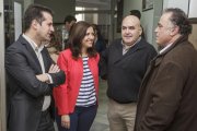 LuisTudanca y Esther Peña conversan con representantes de UGT.-SANTI OTERO