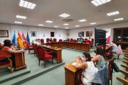 La concejala de Educación se reunió ayer por la tarde con representantes del Ampa. L.V.