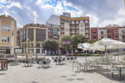 Terrazas vacías en el centro de Aranda, donde el repunte de la epidemia se ha propagado afectando a 461 personas. PACO SANTAMARÍA