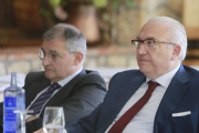 Gonzalo Antón (derecha) y Miguel Ángel Pascual durante un acto de la Fundación Burgos CF.-RAÚL G. OCHOA