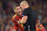 Ramos protesta en el España-Inglaterra-