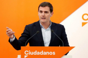 Albert Rivera, condenando la violencia-EFE / CHEMA MOYA