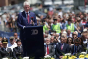 Comienzan los festejos en Kosovo por el 20 aniversario del final de la guerra. En la foto, Bill Clinton durante el discurso pronunciado en Pristina.-FLORION GOGA (REUTERS)