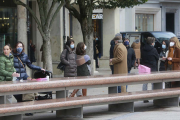 Los hosteleros recuerdan que el control de lo que se consume en la calle debe ir dirigido hacia los ciudadanos que lo hacen y no hacia el establecimiento. ISRAEL L. MURILLO
