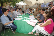 Concejales de la oposición en su primer intento -fallido- para conformar una candidatura a la alcaldía alternativa a Lacalle tras las elecciones.-R. OCHOA
