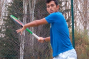 Nicolás Álvarez golpea una bola durante una sesión de entrenamiento. ECB
