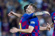 Messi y Arthur celebran el gol del brasileño ante el Villarreal.-