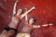 Buñol (Valencia) Vista general de la Tomatina en la localidad valenciana de Buñol-Foto: AP/ ALBERTO SAIZ
