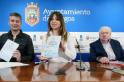 Julián Vesga, Carolina Blasco y Álvaro Manso comparecieron como representantes de los organismos organizadores.-RAÚL G. OCHOA