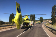 Un helicóptero medicaliado trasladó a uno de los heridos.