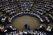 Estrasburgo /El presidente de la Comisión, Jean-Claude Juncker, se dirige al pleno del Parlamento Europeo.-AFP / FREDERICK FLORIN