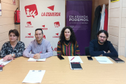 Mª Ángeles Pizarro y Andrés Gonzalo (Podemos) junto a Vanesa González y Carlos Medina (IU)