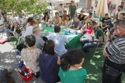 La reunión entre los concejales de las tres formaciones tuvo lugar en una terraza de un bar del centro.-RAÚL G. OCHOA