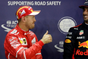 Vettel, de Ferrari, tras lograr la pole en Singapur-REUTERS / EDGAR SU