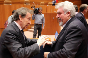 José Ignacio Delgado (izquierda) con el consejero de la Presidencia de la Junta, José Antonio de Santiago-Juárez.-ICAL