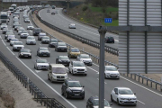 La autopista se ha convertido en una vía rápida que ha absorbido muchos de los miles de vehículos diarios que atravesaban la N-1, pero también en una gran ratonera en caso de accidente.-R. O.