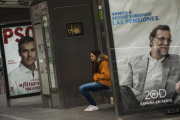 Carteles electorales de Pedro Sánchez y Mariano Rajoy de la campaña del 20-D.-Alvaro Barrientos / AP