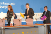 Rebeca Heras, Javier Lacalle y César Rico presentaron ayer la oferta de Burgos para la presente edición de Fitur.-ISRAEL L. MURILLO