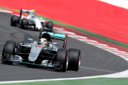 Hamilton, durante las pruebas de calificación en el circuito de Spielberg, en Austria.-JOE KLAMAR / AFP