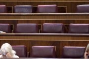 Escaños vacíos en la bancada del PP mientras se discute la moción de censura.-JUAN MANUEL PRATS