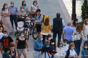 Ciudadanos con mascarillas en la calle. RAÚL G. OCHOA