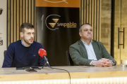 El actual técnico del UBU San Pablo Burgos, acompañado por Miguel Méndez, presidente del club. SANTI OTERO
