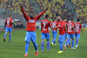 Los jugadores del FCSB celebran un gol.-