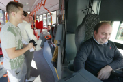 Un tercio de la plantilla de Autobuses está en situación de interinidad.-RAÚL G. OCHOA