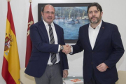 El presidente de Murcia, Pedro Antonio Sánchez, y el líder de Ciudadanos en la región, Miguel Sánchez.-EFE / MARCIAL GUILLÉN