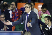 Diego Epifanio pide atención a sus jugadores durante un partido.-SANTI OTERO