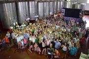 Decenas de personas acudieron a la celebración en las instalaciones de la bodega en La Horra.-ARGI