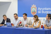 En la rueda de prensa del Foro de Cultura de Burgos intervinieron Luis Ventas, Óscar Blano, Daniel De la Rosa, Nuria Barrio  y Aitor Martín.-SANTI OTERO