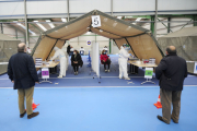 El cribado masivo se realiza en el complejo deportivo de El Plantío. ISRAEL L. MURILLO