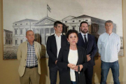 Los diputados de EH Bildu tras recoger sus actas de diputados.-JOSE LUIS ROCA