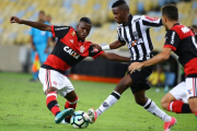 Vinicius Junior, durante su primer partido como profesional contra el Atlético Mineiro.-REUTERS
