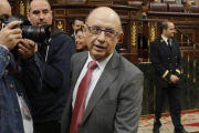 El ministro de Hacienda, Cristóbal Montoro, a su llegada al Congreso.-Foto: AGUSTÍN CATALÁN