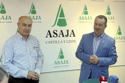 José Antonio Turrado y Donancio Dujo en la sede de Aasaja en Valladolid antes de la rueda de prensa.-Ical