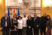 La alcaldesa estuvo en Francia el lunes y el martes