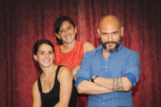 Sara Olmo (i.), Maruxa Salas y Pepe Hevia, ayer por la mañana en el vestíbulo del Teatro Principal.-Israel L. Murillo