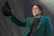 Joaquín Sabina, en el escenario del Palau Sant Jordi de Barcelona, en diciembre del 2014.-FERRAN SENDRA