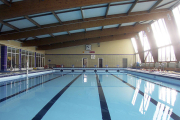 La piscina cubierta de Aranda está cerrada desde el pasado mes de julio. L. V.