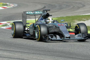 Lewis Hamilton pilotando en Monza.-AFP / ANDREAS SOLARO