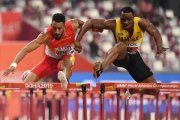Orlando Ortega, obstaculizado por McLeod, en la final de los 110 vallas.-JEWEL SAMAD (AFP)