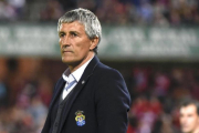 Quique Setién durante el partido de Liga contra el Granada.-