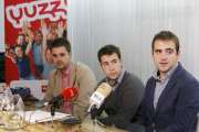 Fernando Pérez, Diego García y Roberto Villuela durante la explicación de su idea ganadora.-RAÚL G. OCHOA