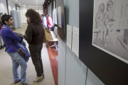 La muestra, que viajará después por otras ciudades, se compone de 30 ilustraciones y textos que también dan lugar a un libro.-Santi Otero