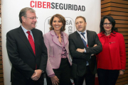 Jornada organizada por la Agrupación Empresarial Innovadora Ciberseguridad y Tecnologías Avanzadas; en la imagen, la subdelegada del Gobierno Teresa Mata (I), con la secretaria general de Industria, Begoña Cristeto (D)-ICAL